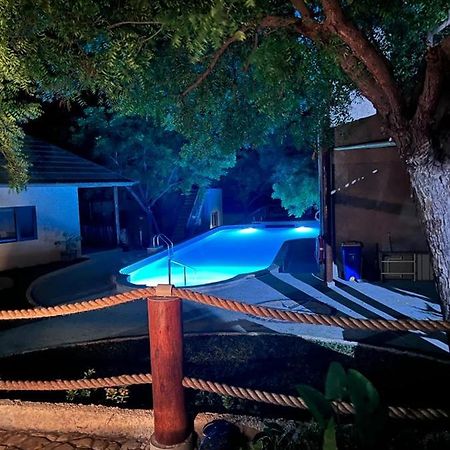 Lunar Dive Resort: Bamboo Villas Кубу Екстер'єр фото