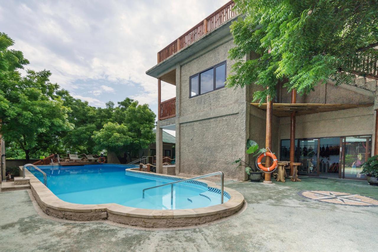 Lunar Dive Resort: Bamboo Villas Кубу Екстер'єр фото