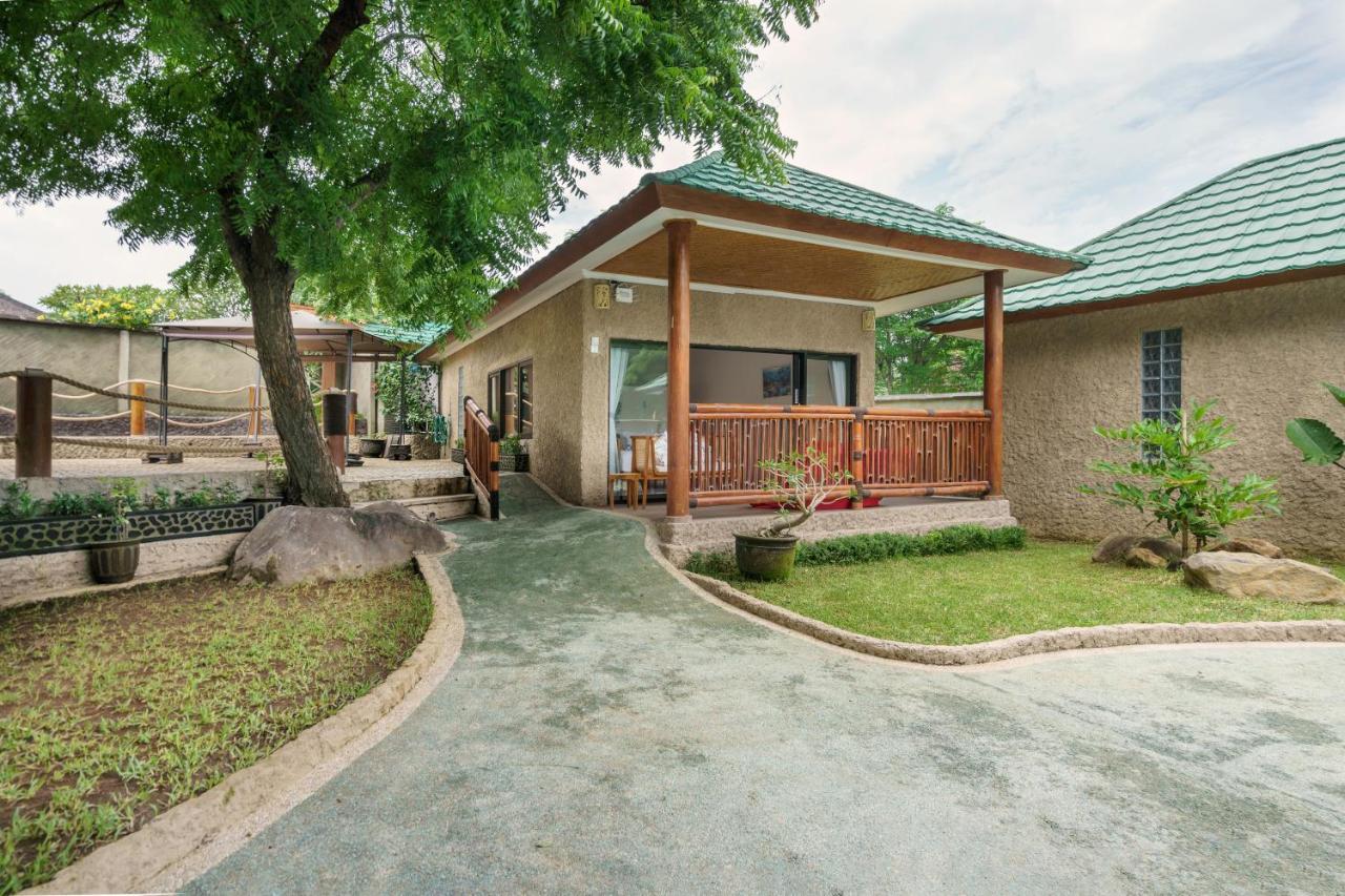 Lunar Dive Resort: Bamboo Villas Кубу Екстер'єр фото