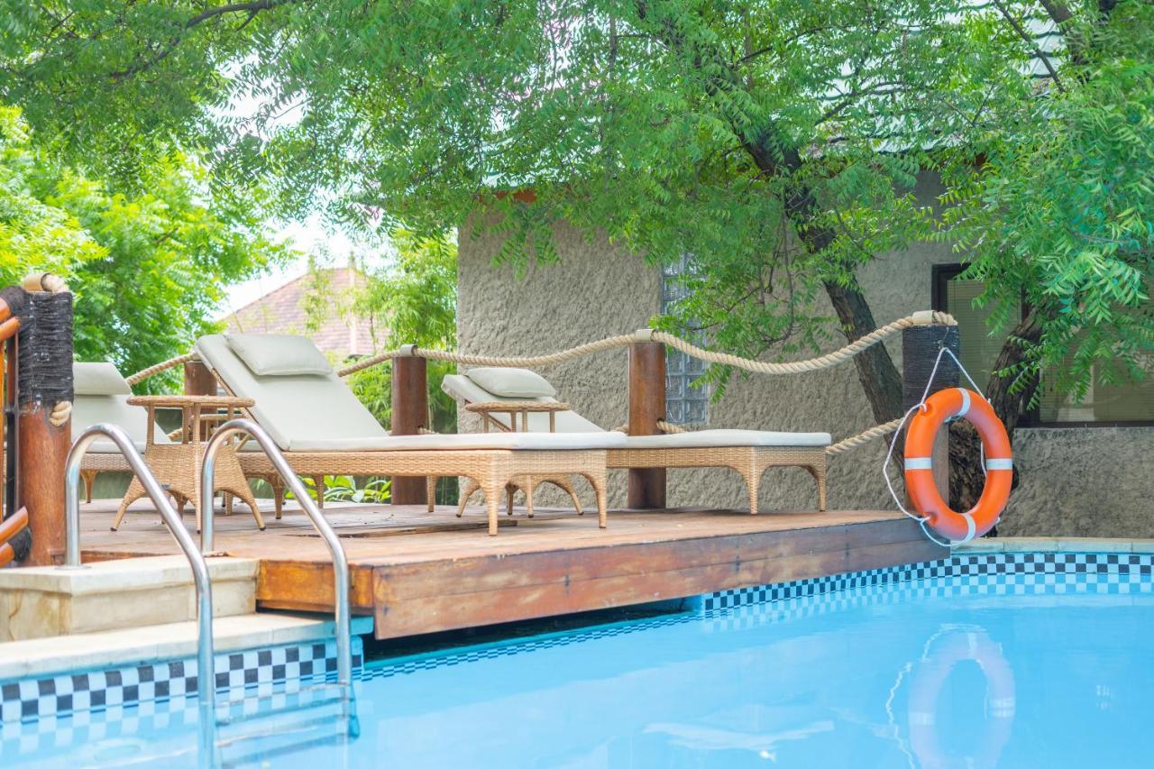 Lunar Dive Resort: Bamboo Villas Кубу Екстер'єр фото
